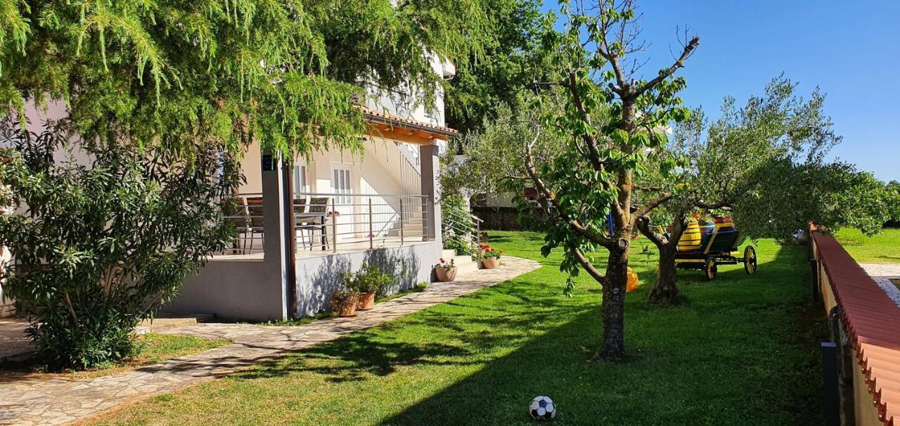 Apartamento Nevija Peroj Exterior foto